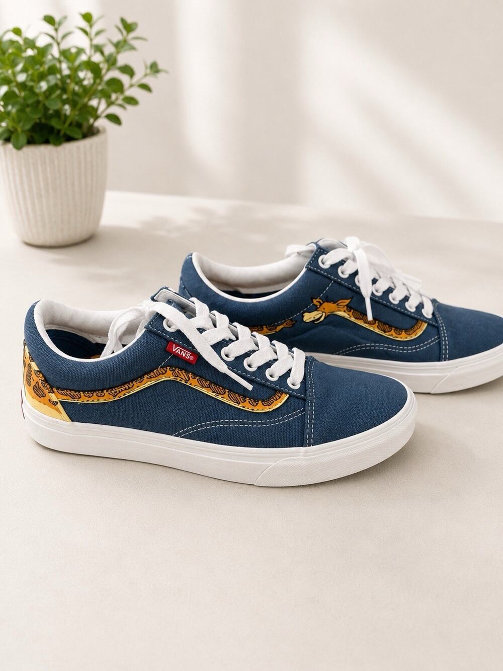 Vans Old Skool Blue Giraffe Print Canvas Sneakers Men’s 9 Women’s 10.5 EU 42